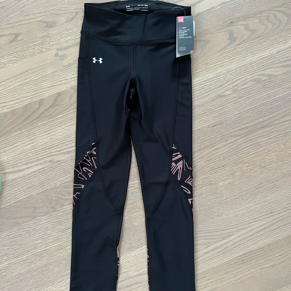 Under Armour women’s leggings black with pink NWT size XS pocket!